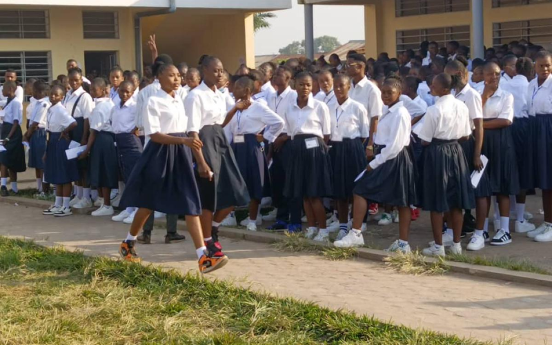 Toutes les filles a l'ecole